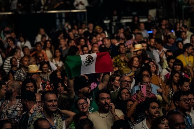 Los Ángeles Azules hacen historia: Europa se rinde ante su cumbia mexicana angeles-azules-gira- europa-soy-auidovisual