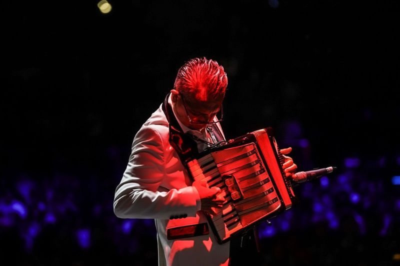 Los Ángeles Azules hacen historia: Europa se rinde ante su cumbia mexicana angeles-azules-gira- europa-soy-auidovisual