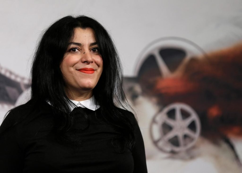 Por qué las niñas necesitan conocer a Marjane Satrapi descarga (2)